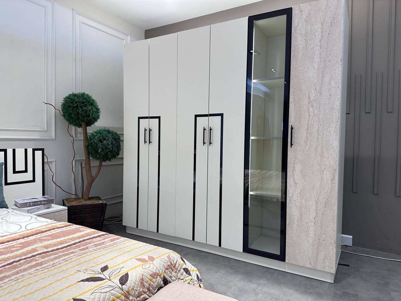 غرفه تركي جديد مستخدم سبوع مع اناره وسرير مخزن السعر 600
مكان الشعب حي البساتين 
للتواصل ***********
