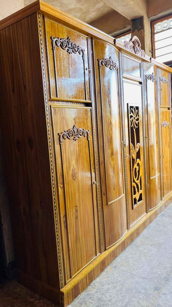 كنتور أبو الخمسه طابق واحد جديد الواجه صاج والداخل عادي سعره 400وبيه مجال العنوان الحر حي العسكري شارع الوريات مقابل السكلات الرمل بصف حسينيه اليسار للاتصال ***********
