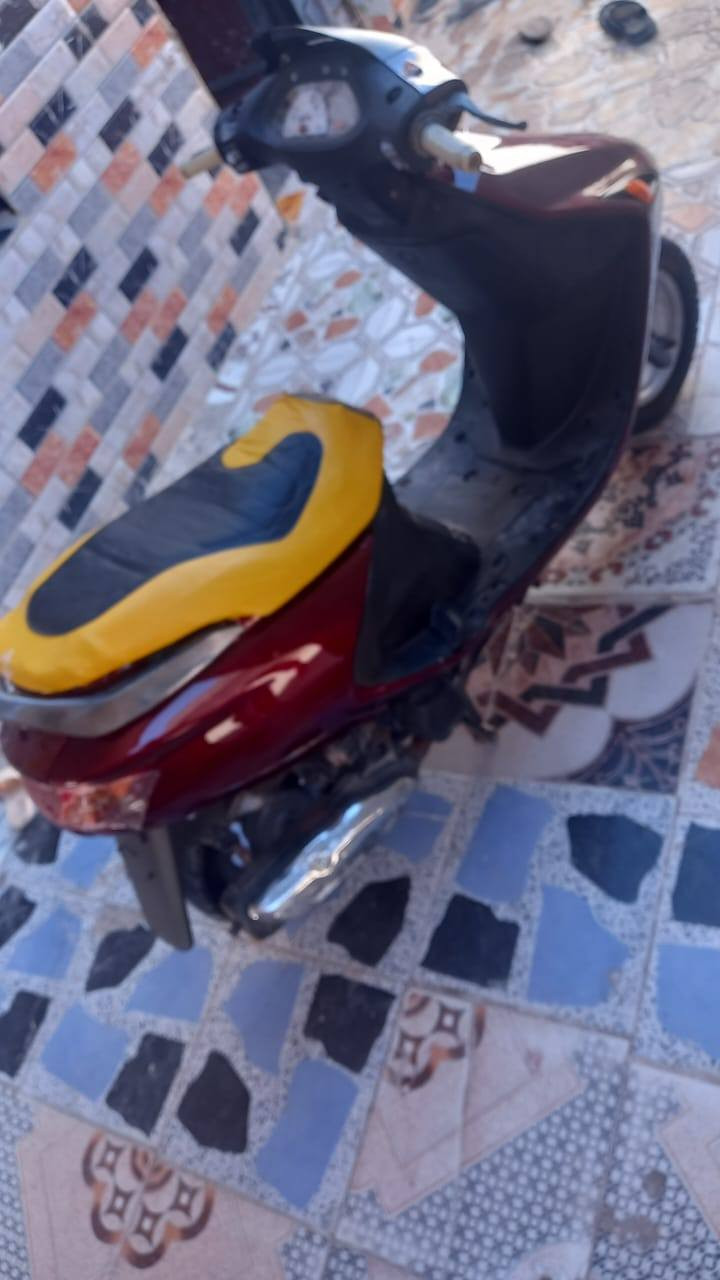 السلام عليكم دراجة فراشة حاوية مكينة مكفولة كاملة من كلشي كهربائياتها كلها شغالة دراجة مكفولة السعر خاص المكان بني منصور قرب مركز الشرطة قضاء الصادق ع رقم الهاتف ***********
