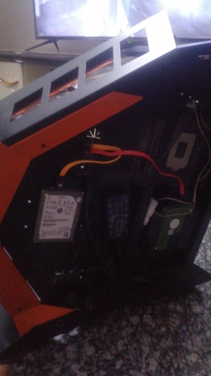 تجميعه مرتبه بسعر مناسب وتشغلك اقوى الالعاب واذا تريدها للتصاميم
كرت الشاشه :  RTX2060 6GB
المعالج : intel(R)Core(TM)i5-9600k CPU 
الرامات : RAM 8×2 16.0 GB
التخزين Storage 1.03 TB
كل هاي بس ب ٦٥٠ الف مرتبه وتشغل اي شي يعجبك عليها 
مكاني بغداد الدوره حي المعلمين حياكم


**إذا كنت صاحب هذا الإعلان وتريد حذفه لأي سبب، رجاءا أرسل رسالة إلى الدعم الفني**