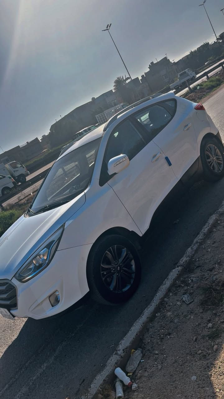 السلام عليكم 

للبيع توسان موديل 16 
خليجي مكفوله من التبديل والصبغ البارد والتكحيل 
السياره الحمدلله بالواقع احلى من الصور  

السعر 162 وبيها مجال بسيط بغداد الغزاليه ***********
