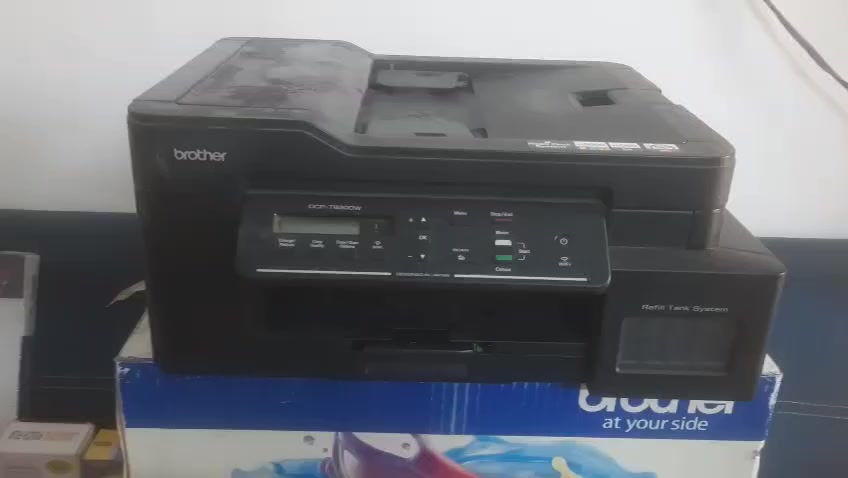 جهاز استنساخ برذر نوع 820 مع جهاز كبس هويات جديد غير مستخدم مع أوراقه مسلفنة٣ أنواع للبيع بسعر مناسب ٢٠٠ الف السعر الكلي.  للاتصال *********** مكاني بغداد الرصافة  .
