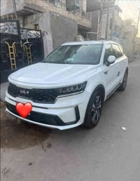 ماشية 32الف  7 راكب لون ابيض موديل 2023   6سلندر 3قطع تبريد   تحكمات س...