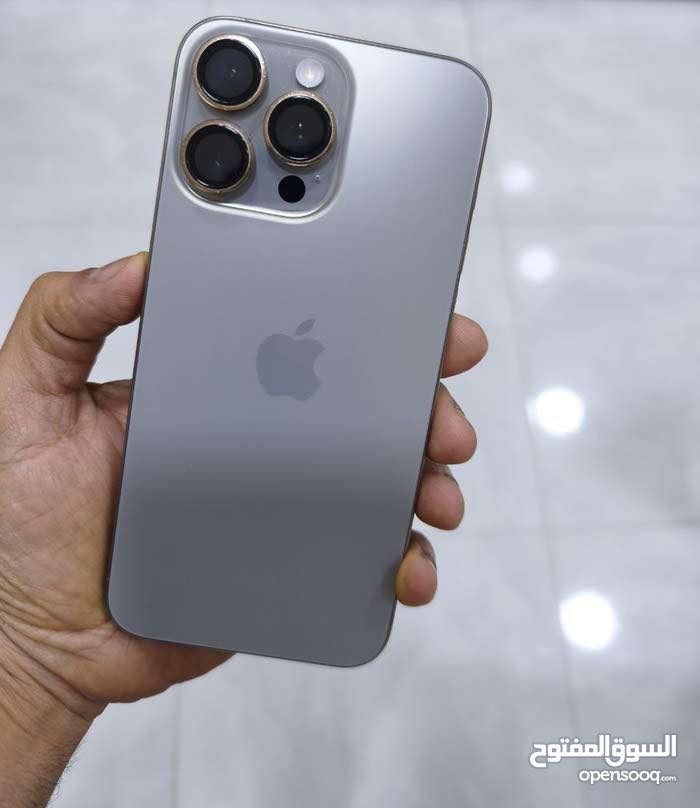 السلام عليكم تليفون ايفون للبيع 

‏15 pro max 
شرق اوسط AA/A
ذاكرة 512 كيكابايت
بطاريته 86٪
لون تيتانيوم 
نظافتة 100/100

ملحقاته كامله (الكارتون + واير الشاحن الاصلي + حافظه + لاصقة شاشة + حماية عدسات الكاميرات + وصل الشراء)
ضمان شركة ماستر 
مشترينه من مركز العلي الوصل مالته ويا 

سعرة مليون 300 الف دينار وبي مجال 
مكاني البصرة - الامن الداخلي 
رقمي ***********
