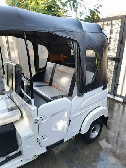 تكتك موديل 22 رقم وسنوية كشر مكفول من التعمير ولصبغ مكينة مكفولة  من كلشي برغي ما مفتوح بيهة 
مكاني زعفرانية رقمي ***********
