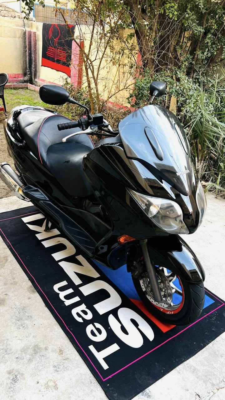 سلام عليكم للبيع 10/0 عميه بلاد دراجه شرط بعده بوضع الشركه #رمبه لون اسود ملكي👑 مكان بغداد الحسينيه الراغب بشراء يتصل او يراسل واتساب ***********
