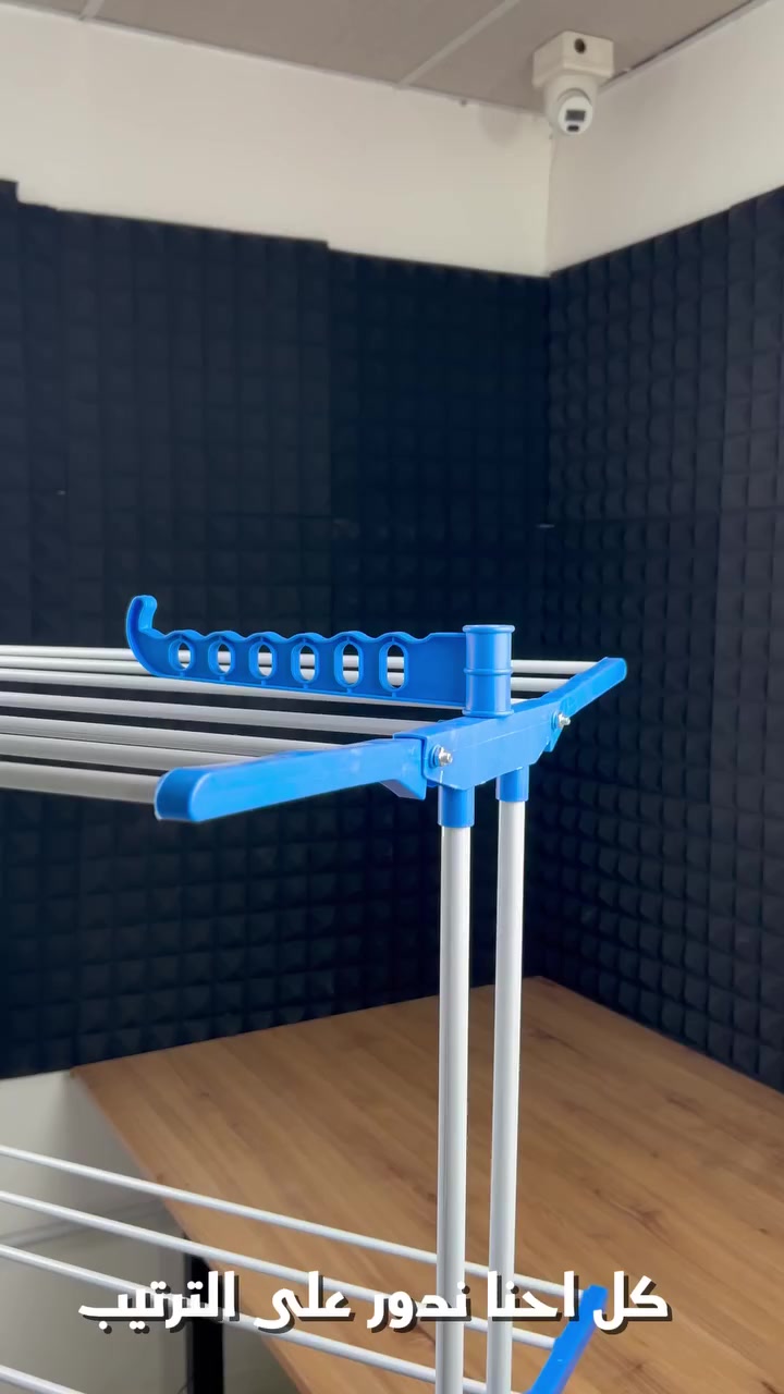 منشر ملابس ثلاثي الطوابق مع عجلات – ستاند تجفيف 3 طبقات متحرك

الاستخدامات:

تجفيف الملابس داخل المنزل أو في الشرفة.

مناسب للشقق والمساحات الصغيرة.

تعليق الملابس الطويلة مثل الفساتين والعبايات.

تجفيف المناشف والمفارش والملابس اليومية.

يمكن استخدامه كمنظم ملابس مؤقت داخل الغرفة.

المميزات:

تصميم ثلاث طبقات لزيادة مساحة التجفيف.

قدرة تحمل تصل إلى 50 كغم.

هيكل معدني مقاوم للصدأ.

أذرع جانبية قابلة للفتح لتعليق الشماعات.

خطافات علوية متعددة لتثبيت علاقات الملابس.

مزود بـ عجلات لسهولة الحركة والتنقل.

تصميم قابل للفك والتركيب بسهولة.

أبعاد المنتج:

الطول: 72 سم

العرض: 62 سم

الارتفاع: 165 سم

قياس الكارتون:

الطول: 17 سم

العرض: 12 سم

الارتفاع: 72 سم

محتويات الصندوق:

أعمدة معدنية رئيسية.

3 رفوف تجفيف.

أذرع جانبية لتعليق الشماعات.

قاعدة سفلية مع عجلات.

قطع التثبيت والبراغي.

دليل تركيب.

الملاحظات:

يُفضل توزيـع الوزن بشكل متساوٍ على الرفوف.

مناسب للاستخدام الداخلي والخارجي بعيدًا عن الأمطار المباشرة.

للحجز مراسلة الصفحة
يتوفر توصيل جميع المحافظات


**إذا كنت صاحب هذا الإعلان وتريد حذفه لأي سبب، رجاءا أرسل رسالة إلى الدعم الفني**