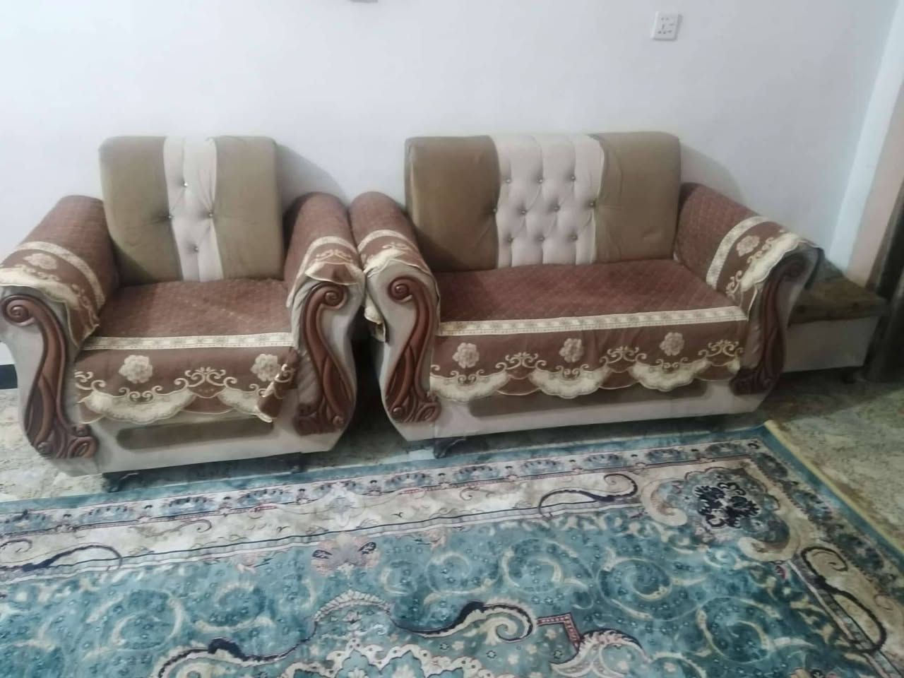 تخم عشر مقاعد بي ضرر بسيط السعر ١٠٠ ألف العنوان بغداد الحرية شارع عشرين للاتصال او المراسلة واتس ***********
