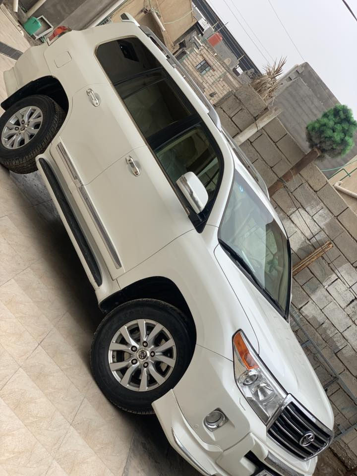 ‎سلام عليكم لاندكروز جكساره للبيع مديل ٢٠١٤ محرك ٦ سلندر السياره بيه بارد بل داير مال الباب والجاملغ جهة اليسار وتكحيل بجاملق جهة اليمين الامامية كما موضوح بالتقرير  ماشية ٢١٩ الف حقيقي رقم بصره الجديد بأسمي تحويل ثاني يوم   سعرها ( 355) وبيه مجال كير ومكينة كفاله  تخم ديلوب تايرات حداديه العنوان البصرة ابي الخصيب رقم الهاتف ***********
‎مواصفات:1-فتحة بانورما 
‎2 كشنات جلد لون بيجي 
‎3-  كشن كهرباء 
‎4- تبريد ثلاث قطع 
‎5- كامرا خلفية +شاشه
‎6-  بلوجكترات و لايتات زنون ثلاث الون
