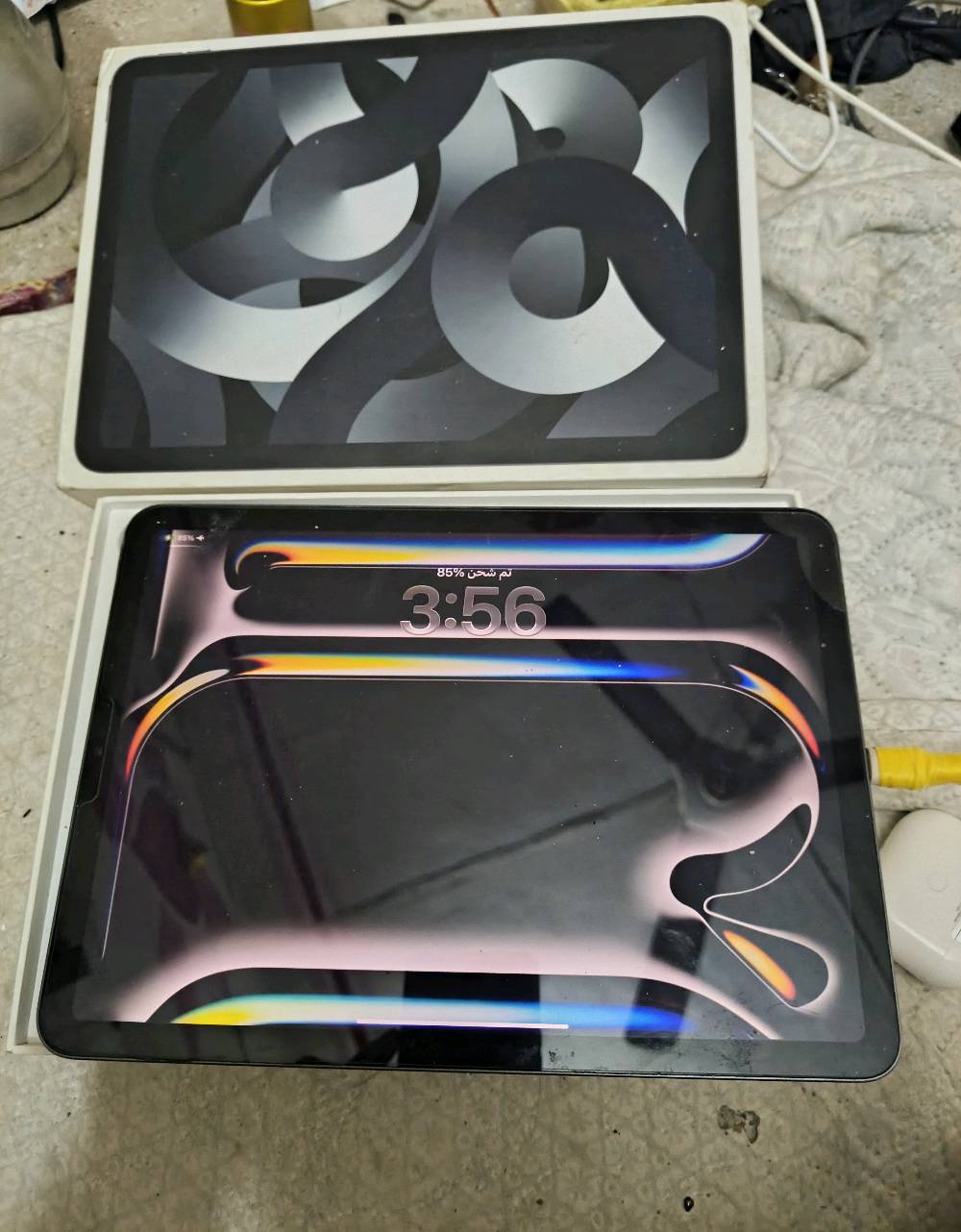 ايباد air 5 معالج m1 المعروف باادائه الخارق نظافة ٩٧٪ ذاكرة ٦٤ بطارية ثمانينات وياه شاحنة وكارتون بصمه إصبع متوقفة فقط سعر ٤٥٠توصيل متوفر أو مراوس بايباد حسب القناعه