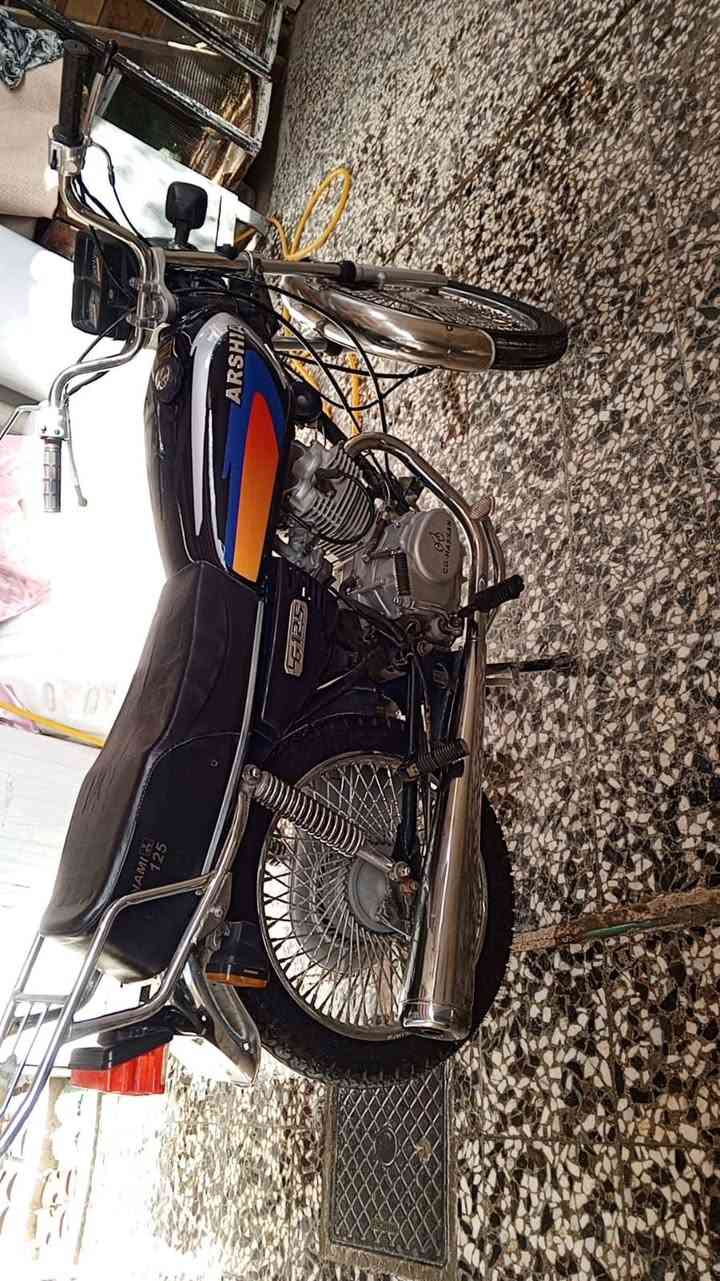 السلام عليكم اخوان  للبيع  دراجه ٤ كير مديل  2019 دراجه جديده مال جناي مكينه ما مفتوحه جديده كهربايات  كلها شغاله أوراق اصولي بسمي من الوكيل وكيلها العارضي رقمي *********** مكاني نجف كوفه
