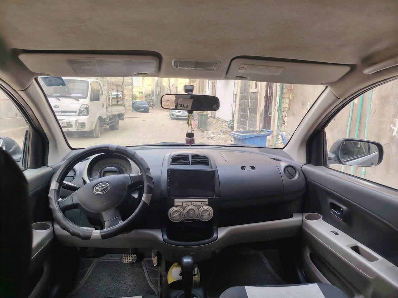 السلام عليكم سياره مال بيت ديهاستو مديل 2006 بسمي تحويل ثاني يوم مابيهه ضربه بس طخطخات بصيطه كير مكينه صدر امامي خلفي تخم تاير كله جديد مكاني بغداد رقم تليفون *********** السعر 47 وبيهه مجال
