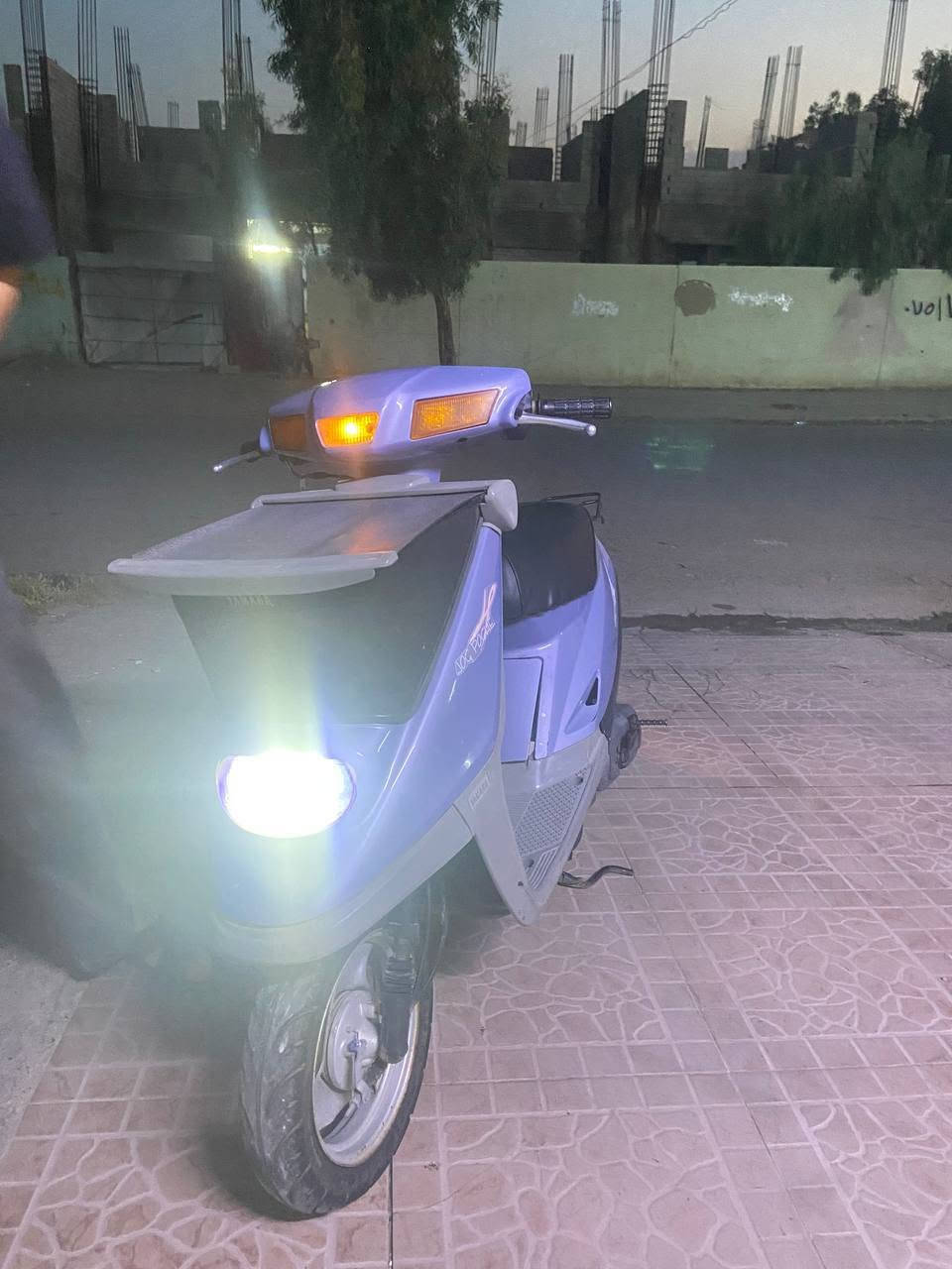 سلام عليكم
دراجـه بزون مكينه فول شرط تحريكه ومعدل 
(شاصي شرط) 
وايرمنيـه شغال كامل 
بس لسلف يعوزو باتري. 
وياه زوج مرايات هم 
السعر٣٢٠ وبيه مجال للطيبين شراي
 اتصل ***********
