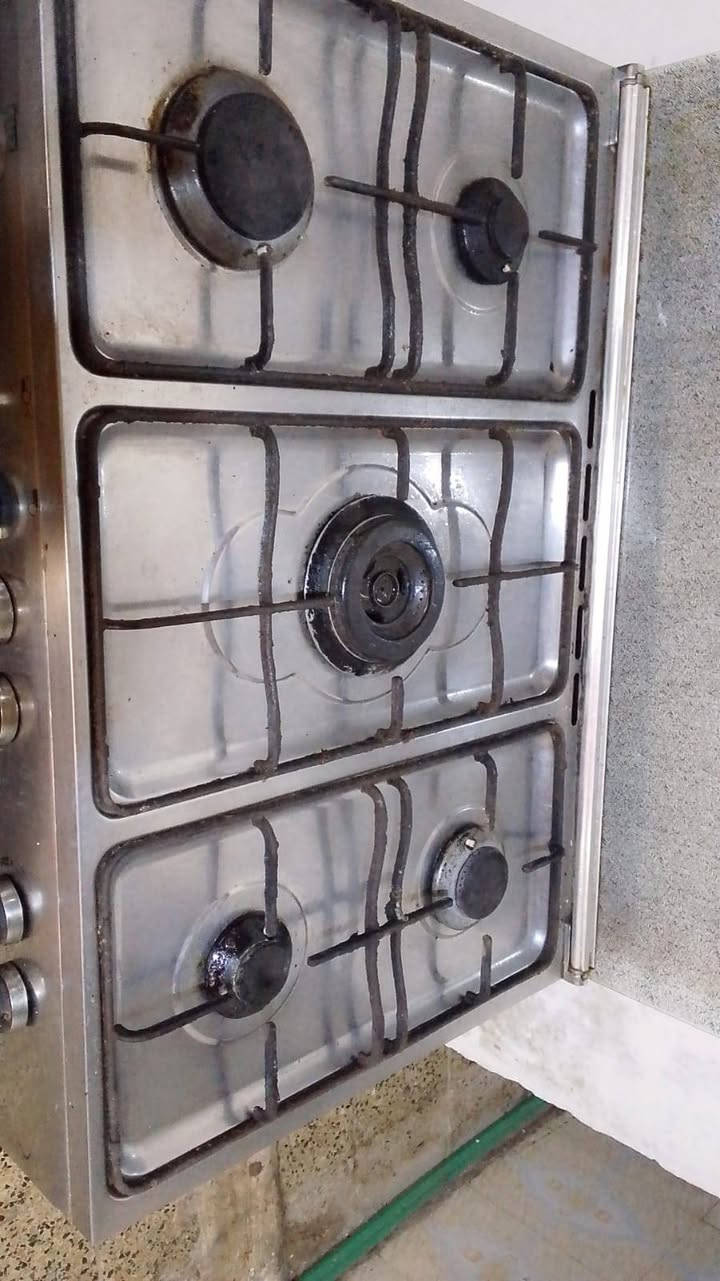 السلام عليكم طباخ للبيع جديد كلشي شغال السعر 150 بي مجال حك الكروه العنوان البصره  القبله حي الشهداء قرب السوق الكبير الجديد للتواصل ***********واتساب فقط
