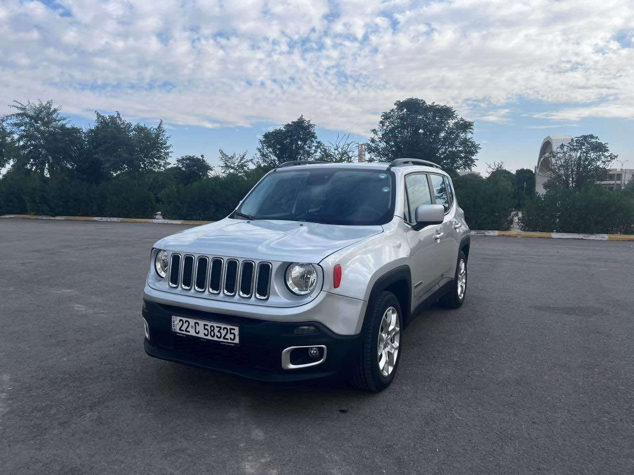 سياره جيب 2017 سنويه وهزة جديده 
بجم كبس السياره بدون حادث بيها اربع قطع سرقه وشاديليها بلادي سعرها 118بيها مجال قليل مكانها كركوك 
*********** كركوك, العراق
