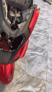 دراجه للبيع ماتركس صيني موديل 2025 العيب مالها بس الكفر الأمامي مكسور *********** رقم الاعتماد الي يريده هذه رقمي وبلخدمه
