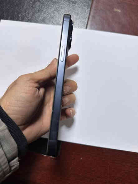 ايفون ١٥ برو ماكس ٢٥٦  الجهاز ما بيه اي مشكله ولا شخط بطاريه موضحه ب الصوره سعره مليون او٥٠ الف او بيه مجال حك الجيه 
***********
