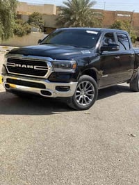 دوج رام 2023  بك هورن السيارا باب طويل بدي قصير 4X4 ويل منافذ شحن صبغ ...