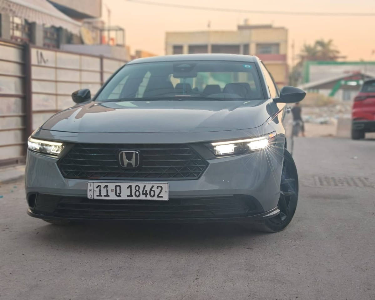 هوندا اكورد 23 سبورت ا لون مميز
يعني خلقة واخلاق ومصروف ليها هواية تخم ويالة وتايرات يعني انسى مشكلة الطسة 
مواصفات اعلى من السبورت العادية 
فتحة وبصمة وجلد وخزن وتدفئة مفوولة حادث جانبي بابين صب فقط وايرباك بردة فقط 
رقم بغداد بأسمي تحويل ثاني يوم 
 صارف عليها هواية ومناقصها اي شي وحادث حلو وبچم وخلف كبس كاني بغداد  بيع او مراوس بعالي حسب القناعة...
للاستفسار ***********
