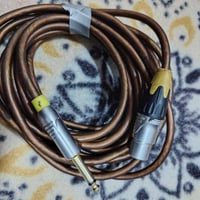 كيبلات صوت • وصلات صوت • اكسسوارات