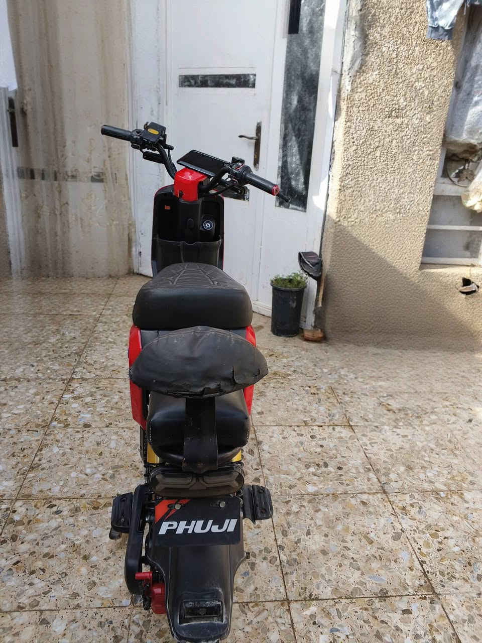 السلام عليكم
دراجه للبيع موديل 2025
بطاريات شبه مستهلكه 
الرقم ***********
السعر 400
العنوان بغداد الشعب 
نوع الدراجه   R9
