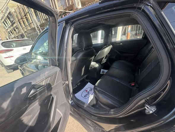 ‏( JETTA SE PLAS
-‏‎محرك 1400 TURBO 
- ماشيه 76 ميل
-‏‎كير اوتو 8 نمر 
‏‎-وضعيات القيادة ( سبورت - نورمال - ايكو - عادي )
- بانوراما
- بصمة تشغيل
- بصمة ابواب 
- قفل جام مركزي
- رادار امامي عدد 2
- رادار خلفي
- رادار جانبي
- مانع تصادم خلفي امامي
- اوتو ستارت - ستوب
- مثبت سرعة 
- نظام ترحيب
- توقف ذاتي 
- هاندبريك بصمة
- منظومة زنون بلادي
- ماسحات اوتو للامطار
- شاشه 8 انج لمس تدعم كار بلي ( ابل - اندرويد ) 
- سستم سماعات BEATS مع مضخم بعدني ماشاده
- كشنات جلد اسود
- تدفئة كشنات امامي
- تدفئه مري
- تدفئه - تبريد بيانو منفصل
- اضائة LED اوتو ليلى نهاري
- بك لايت LED
- كامرة خلفية
- سترين حرف D
- فول تحكمات ستيرن
 
⭕️صرف البانزين لتفويله تمشيك  730 كيلو

⭕️حماوه انساها 200 وتبريد وبعز الحر اذا صعدت شعرايه رجعها

⛔️ضرر موضوع في الصور  في امريكا وبل عراق باب السايق
السعر 115 $ 
لاستفسار ***********
