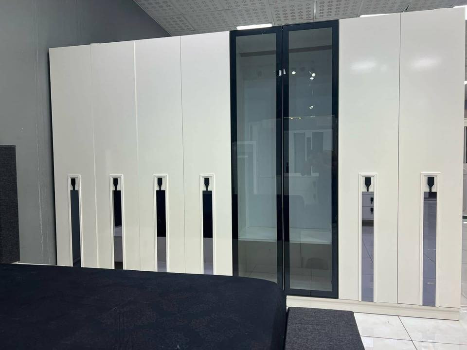 السلام عليكم اخوان عندي غرفة نوم للبيع ٩ قطع نضيفه كلش استعمال شهرين مشتريها ب مليون و ٣٠٠ ورايدها هسه ب ٩٠٠ وبيها ضمان ٥ سنوات مكاني الدورة ***********
