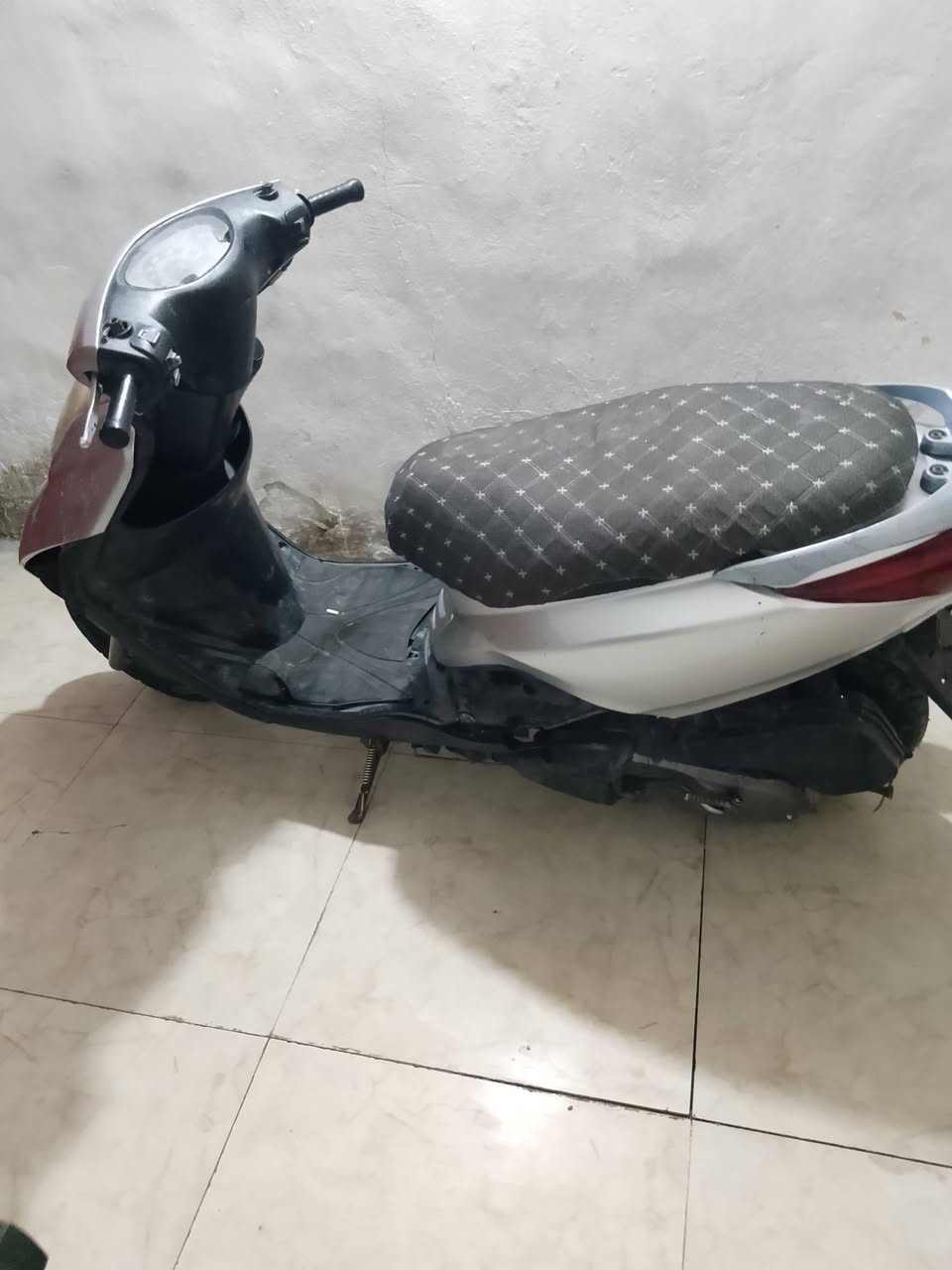 السلام عليكم بريز للبيع دراجه مكينة مكفوله ماملعوب بيها نضيفه فقط بس كفرات السرعه 140 وين متريد اطلع تراي بيها ***********
