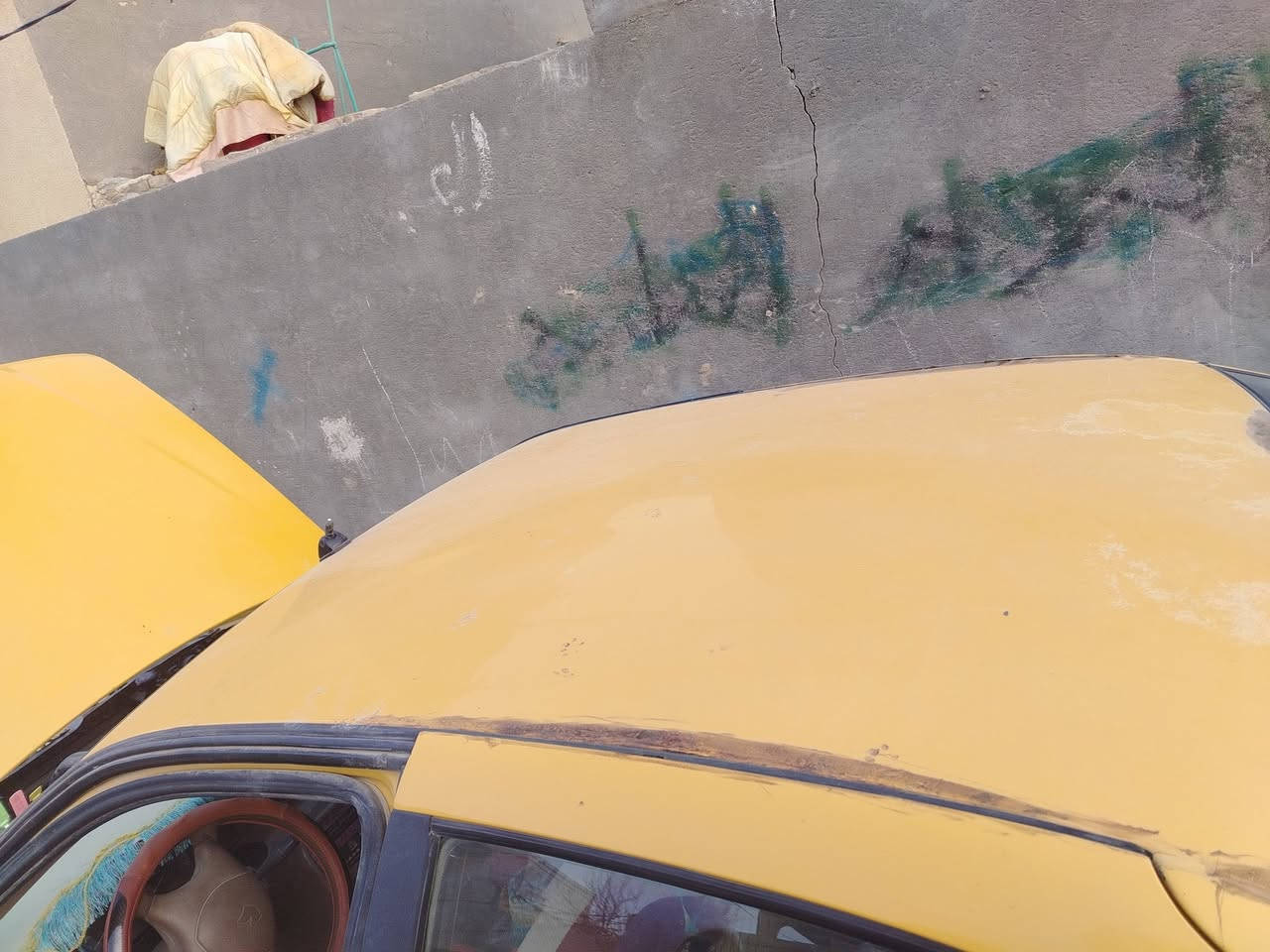 ألسلام عليكم سياره سمند موديل 11 رقم انكليزي مداور ثاني يوم كير مكينه حداديه سياره جاهزه مكان السياره وركاء سعره 30 وبيه مجال قليل ***********
