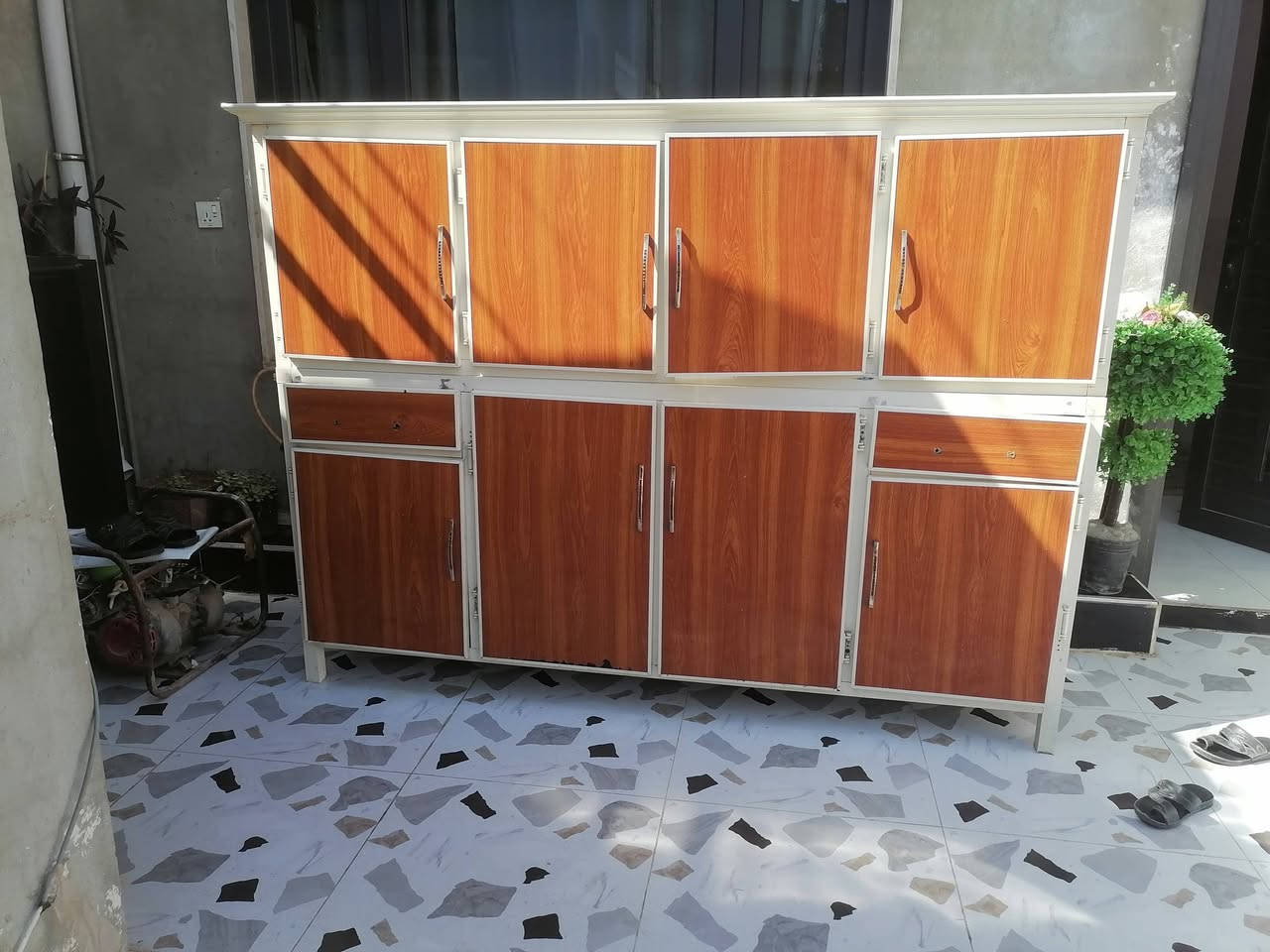 كاونتر للبيع سعر ٢٠٠ وبيه مجال ***********
