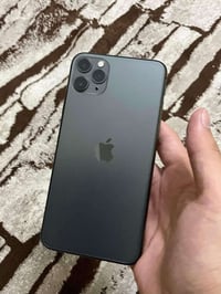 11 برو ماكس ذاكره 256 بطاريه مبدله اصليه  سعره 225 قفل 07800045860