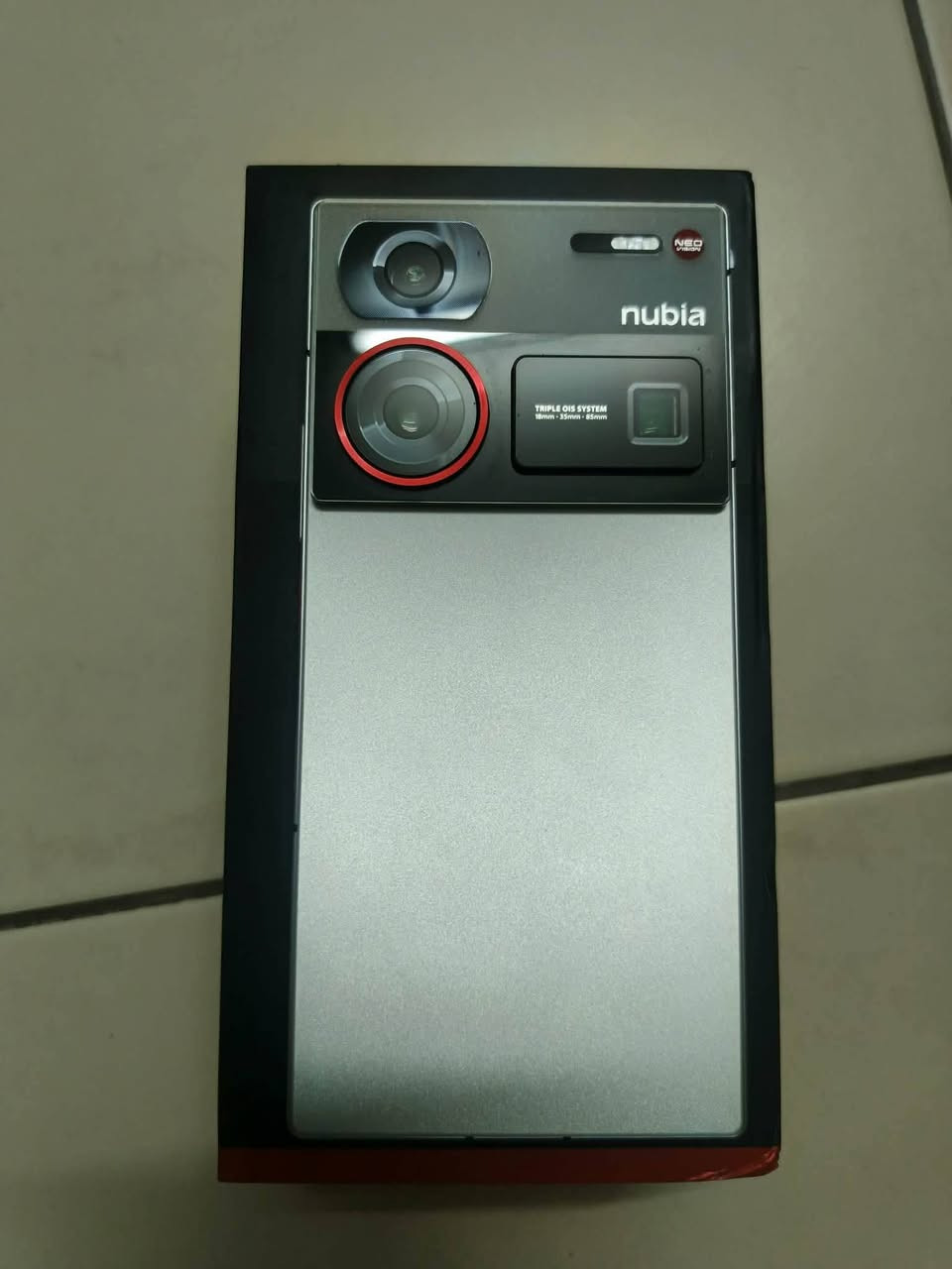 السلام عليكم نوبيا. Z60 ultra  ذاكر 256 رام 12 كامل غراضه سعره 530 الف مكاني مجمع بسماية او المشتل ***********
