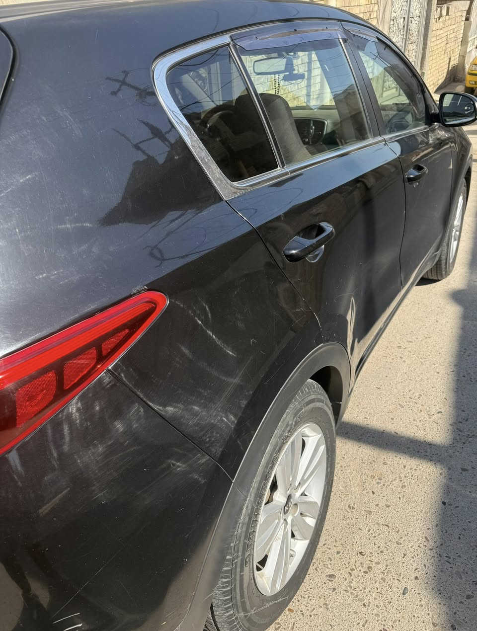 السلام عليكم
كيا سبورتج موديل 2018 وارد امريكي 
حادث بنيد وجملغ صطحي فقط  
  لون اسود السياره ماشيه 128  
مكينه كير ما مفتوحات 
مكينه 4سلندر 2.4 نضام ايكو وسبورت
رقم سليمانيه النكليزي
مكان السياره بغداد الزعفرانيه السعر(١٣٥) $
لستفسار اتصال على الرقم***********
الرقم الثاني كورك واتساب فقط ***********
