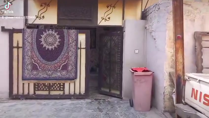 السلام عليكم بيت للبيع طابو صرف العنوان الزعفرانيه خلف مطعم جكن مساحه البيت ١٣٠ متر واجهيه البيت ١٠ متر ونزال ١٣ بناء حديث ومرتب بناء البيت قبل ثلاث سنوات الاستفسار على الخاص او اتصال على واتساب *********** ابو عز الدين
