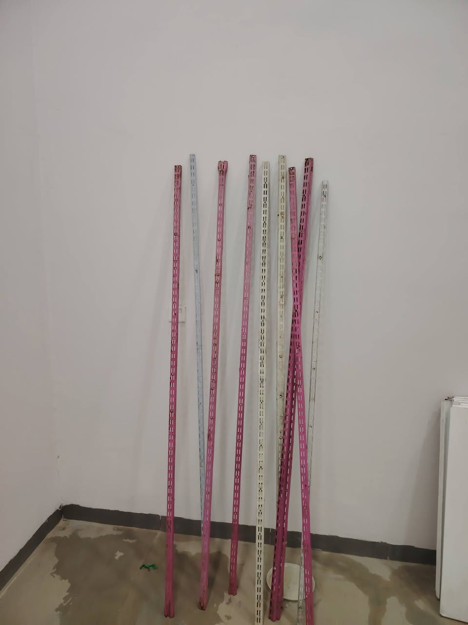 السلام عليكم رفوف لبيع ابيع شلع عدد السوري 27وعدد التركي 8 التواصل على الرقم ***********
