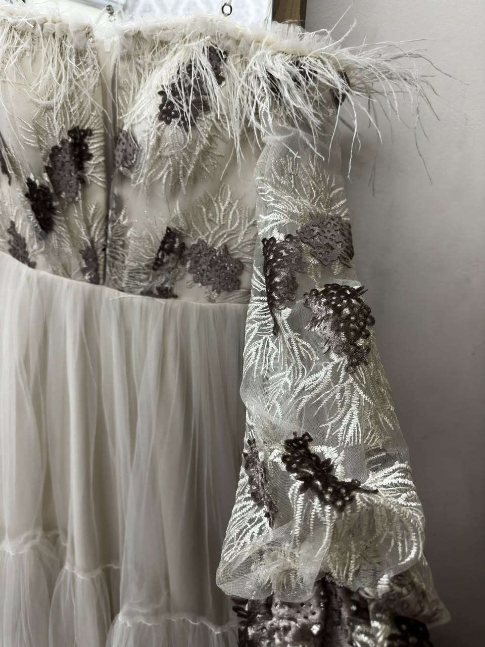 مرحبا
فستان خطوبة او مناسبة لبسة وحدة وضميتة نضافتة٩٠٪؜
اخدتة من البيت التركي المنصور 
قياسة ٤٢ بس عادي ٤٠يلبس
اريدة ب٧٠وبيه مجال 
اكو توصيل


**إذا كنت صاحب هذا الإعلان وتريد حذفه لأي سبب، رجاءا أرسل رسالة إلى الدعم الفني**