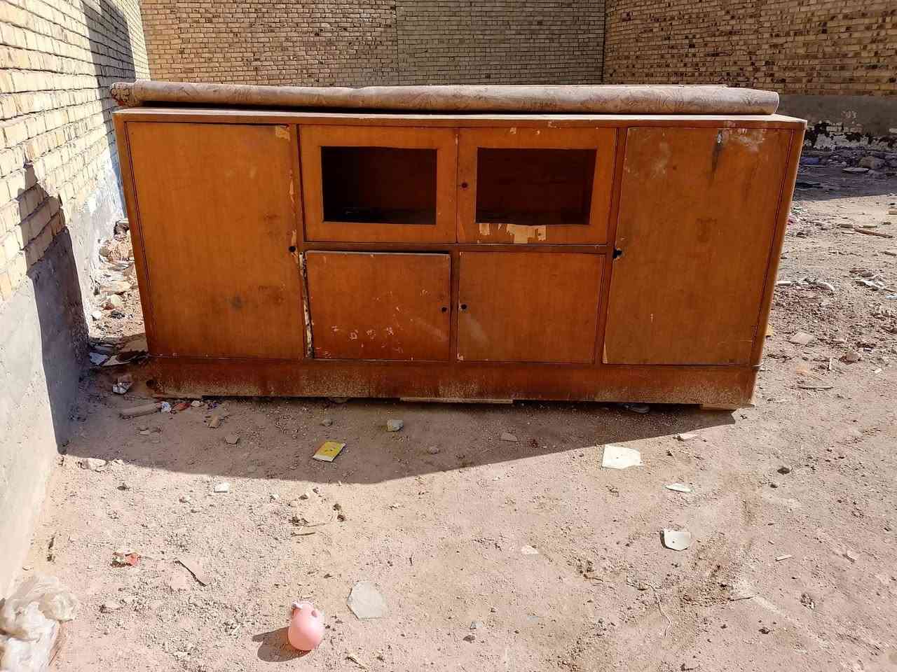 سلام عليكم
بوفيه البيع 
مستعجل البوفيه عايزهى قفاله ويدات 
تريد نصبغها الك ارجعه جديده تريد تاخذها هيج السعر 65وبها مجال  بدون السبغ الستفسار اتصل عله الرقم *********** المكان حي النداء
