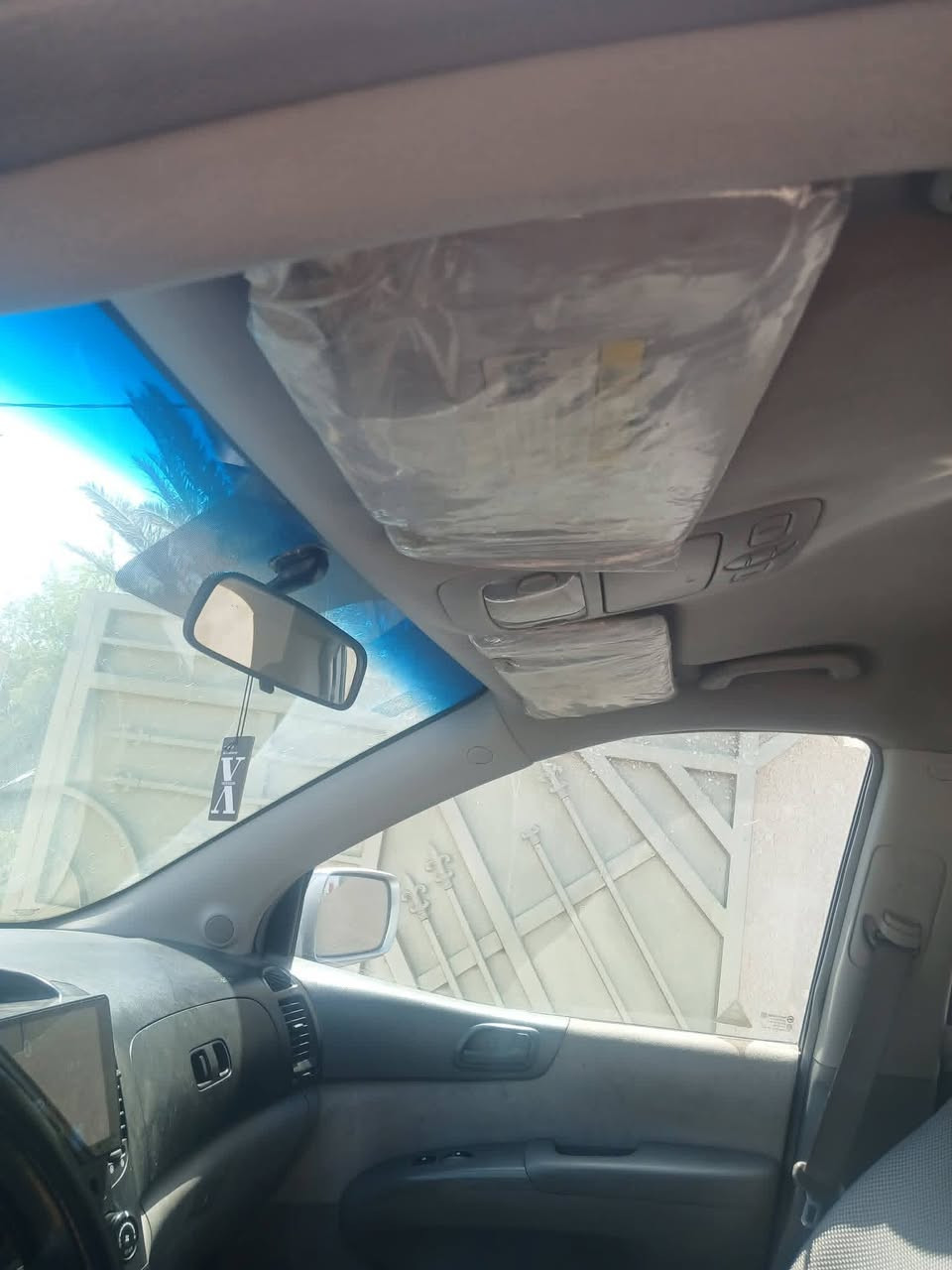 السلام عليكم
كيا سيدونا للبيع 
موديل 2007 رقم بغداد مشروع وطني بأسمي  سياره خير من الله جاهزه بيها قطعه وحده مبدل جاملغ أمامي فقط بدون دواخل الباقي كفاله السعر 125 
رقم الهاتف ***********
