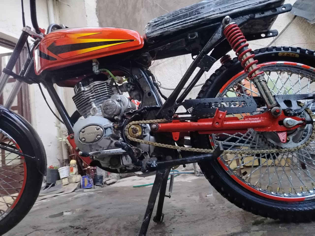 للبيع  دراجه شغاله هندر مكينه خمسه كير يرادلها تفيلس.  مجفته جديد وياله جدد  غراضها الصفحيلت وسيبايه موجوه قيم بل اليرضي الله  مكاني بغداد حي الجهاد
***********
