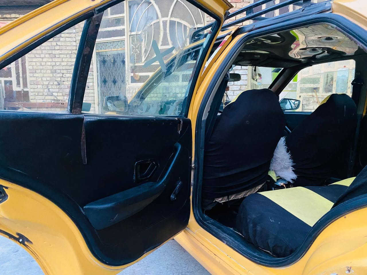 السلام عليكم بيجو بارص 2010للبيع رقم انكليزيز ي مصفره ترايك وين ميعجبك مكان السيارة واسط الصويره رقم الهاتف *********** السعر 30$وبيها مجال
