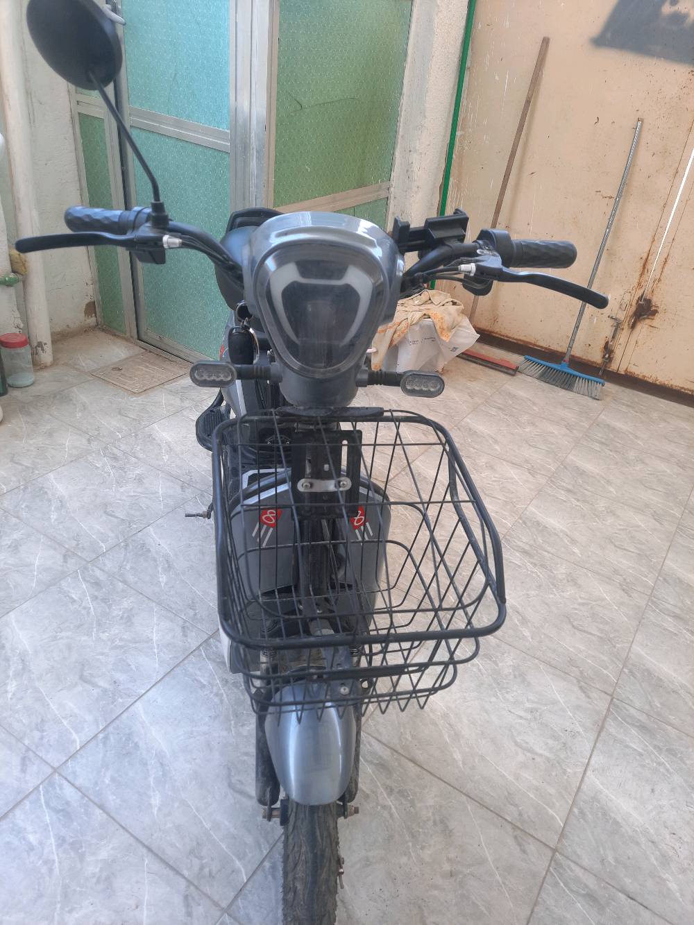 بايسكل شحن حجم ١٤ بطاريات ممتازه يفيد الصغار والكبار يقطع مسافه ٨ كيلو للشحنة الوحده يفيد مال مسواك مكاني حله محاويل حي الشهداء السعر ٢٠٠ وبي مجال للتواصل ***********