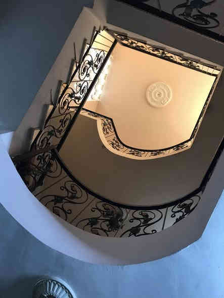 دار للبيع 
الشعب / شارع الصحة 
مساحة 200 م الواجهة 10 نزال 20 
سند 25 طابو زراعي 
الطابق الاول غرفتين نوم+مطبخين كبير وصغير+حول+استقبال+٢صحيات 
الطابق الثاني ٤ غرف نوم +صحيات + حولي 
الطابق الثالث بيتونه+سطحين 
البيت كله مرمر وسيراميك 
خدمات كامله وقريب ع شارع العام 
300 مليون 

التواصل ع هذا الرقم 
***********
