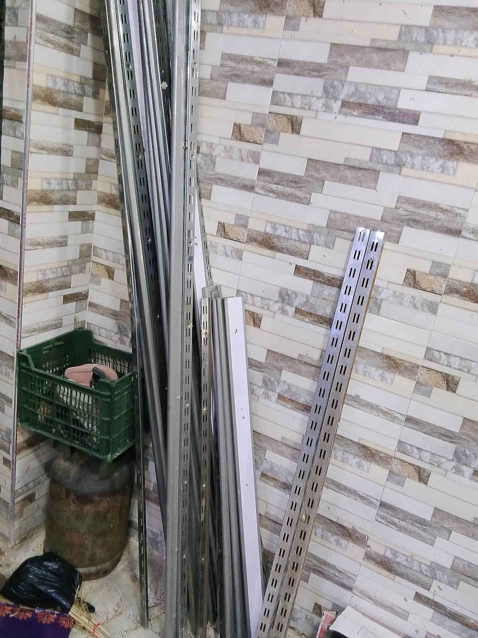 ارفوف للبيع 38رف ابو لمتر 10كبار بعدهن جدد السعر 200 مكان مدينه الصدر خضراء الدسيم
***********
