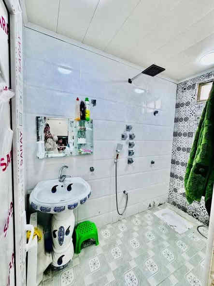 بيت 🏡 للبيع ( مساحته ٢٠٠ متر طابقين ) مكانه نجف مجمع بيتي مقابيل مجمع لكرار   شغل لبيت كله درجه اولئ —-  #لكهرباء   صب كون كوريت طابوك جمهوري  ✅يحتوي لبيت عله سته ٦ غرف نوم 🛌 يحتوي لطابق( لول ثنين ٢ غرف نوم 🛌 وصاله ومطبخ وصحيات وصحيات عدد ٣ وكشوفه وستقبال 🤩يحتوي لطابق لثاني اربعه ٤ غرف نوم 🛌 وصاله وصحيات عدد ٢ ومنور خارجي خريطة كلش حلوه 🤩✅( لسعر 260 وبي مجال لشراي) استفسار نتصال ***********
