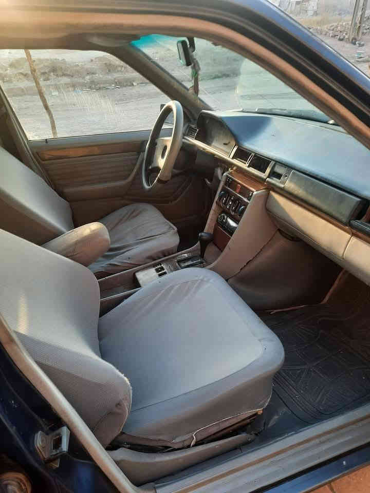 مارسيدس دب موديل  ٨٩  قبق اسود بلادي  ٣٠٠ 
مشروع وطني بأسمي رقم بغداد السيارة بالعمارة تجي وبالخدمة .
بيع ٦٠ ورقة 
مراوس حسب النظافة وفرق السعر مع  ام عيون.
للعلم تم تبديل غرفة كاملة هاي الصورة قديمة حديثة كهربائية 
***********
***********
