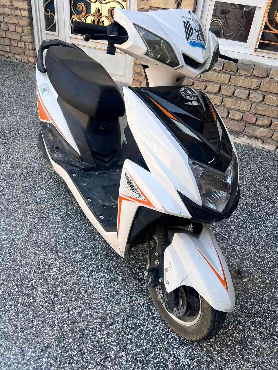 دراجه كفاله عامه نظيفه كلش 🛵
المواصفات 

٣ سرعات 

٦ بطارايت 

سرعتها ٩٤ 

ليت عالي ناصي 

اشاير ⬅️➡️

كلشي شغال بيها 🛵

 ما مستخدمه شي قليل خير من الله دراجه جديده. 🛵برغي ما مفتوح بيها.  كفراتها نضافتهن ٩٩ ٪؜  🛵   وين ما يعجبك ودي. الدراجه افحص وتعال 🛵  مكان الدراجة بغداد الدورة 

سعر  ٦٠٠ وبيها مجال 🚨 الرقم ‪+964 788 661 9846
