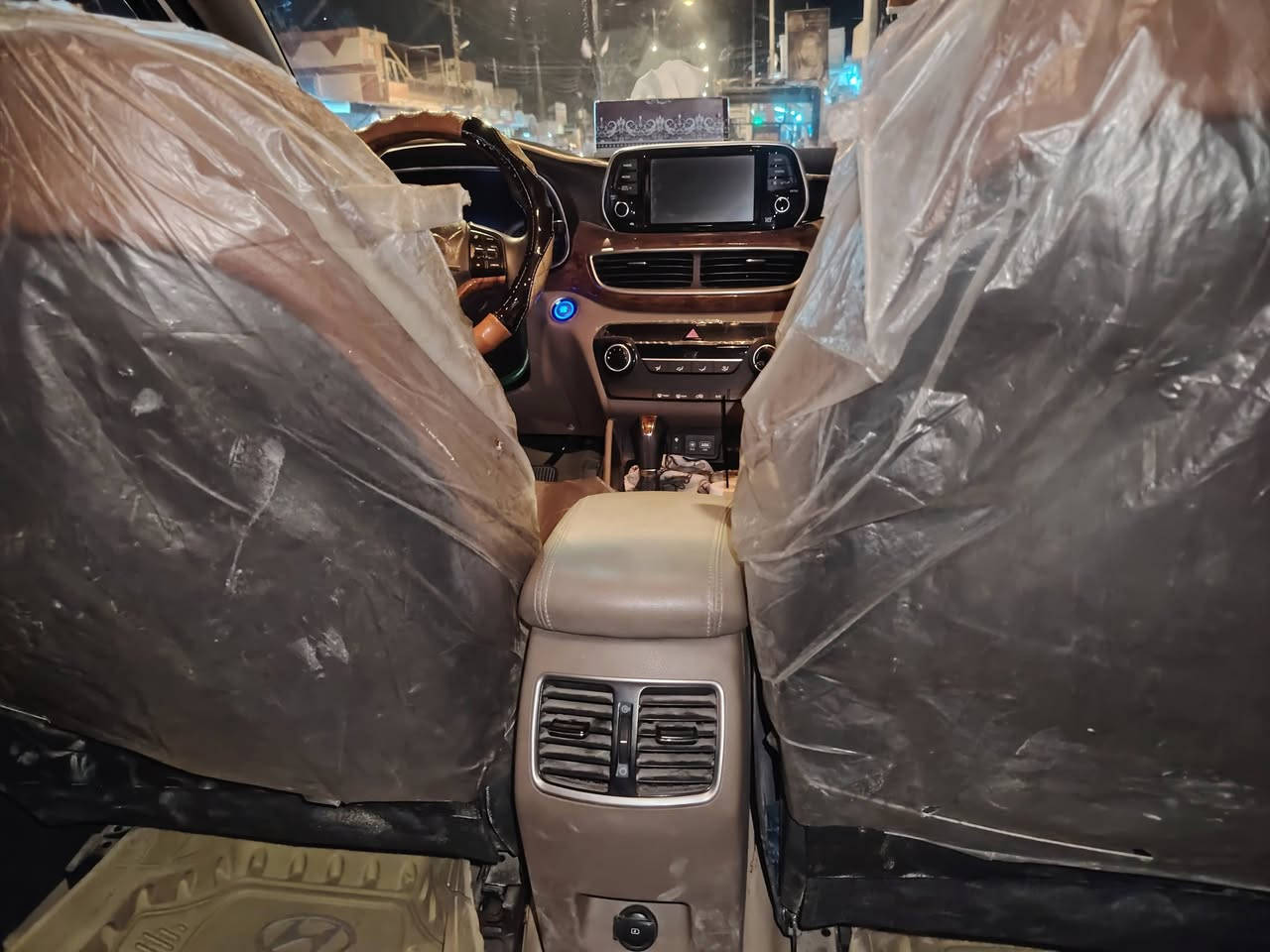 للبيع توسان ٢٠٢٠ خليجي مكفولة كفاله عامه  فول بصمه ٥ عدسات جلد كشن  كهرباء ماشية ٥٠ حقيقي تخم تاير باسمي تحويل مباشر السيارة جديدة كلش 
السعر ٢٢٥ وبيه مجال قليل
*********** مكاني بابل
