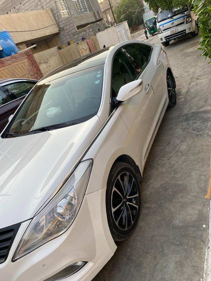 ازيرا 2013 خليجي رقم اربيل لون ابيض 
فول مواصفات 1/1 داخل قرميدي 
ماشية 120 الف كيلو حقيقي تدك جرس
محرك 3000 ستة سلندر مفتوح للادامة 
مكفولة بدون صبغ بيها مكانين بارد وشخط 
كير مكينة تبريد مكفول لا تنقيص لا تبخير 
السعر 140$ 
موقع ديالى 
***********
