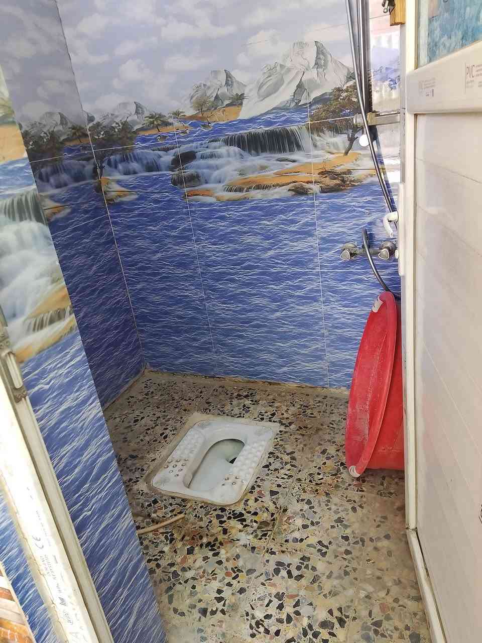 بيت مساحه104/ 8 في 13طابقين كامل بدون نقص 3غرفه نوم مطبخ مفتوح 3حمامات استقبال شارع تبليط ورصيف حديث بغداد الشعب حي الجزائر خلف السده فتحه المضخه طابوزراعي اتصال على رقم *********** ابومرتضى الكعبي ***********ابوعلي
