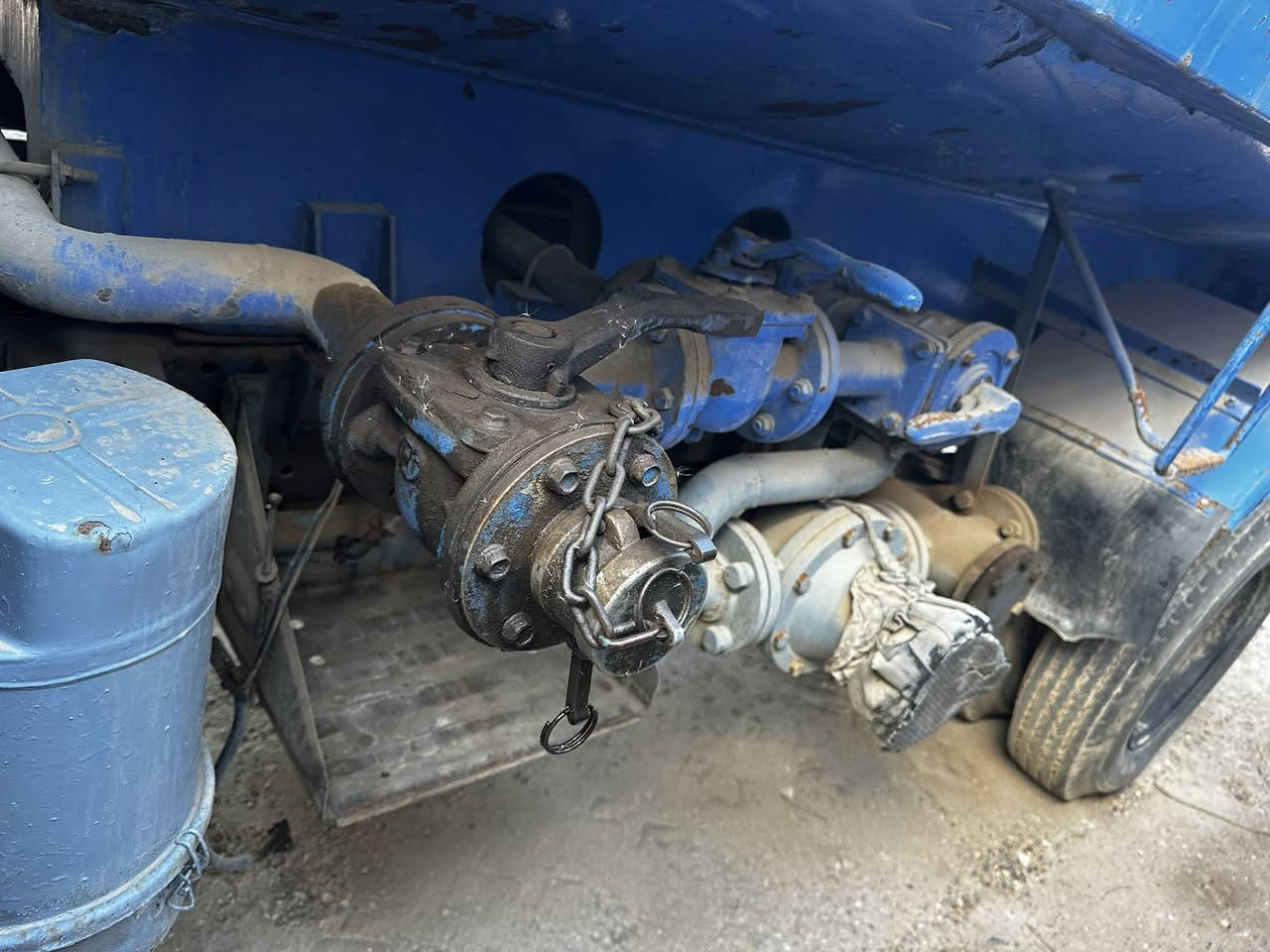 للبيع موديل 1995 عملية كاملة شغال سعر 80 ورقة بي مجال ***********
